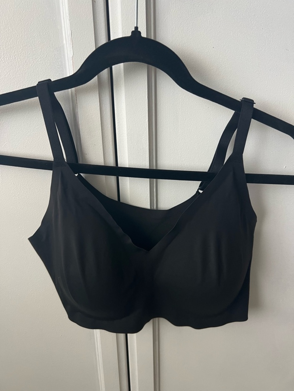 Seamless Black V-Neck Bralette
